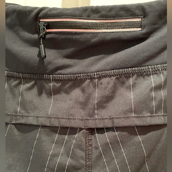 Lululemon low-rise running shorts - Picture 4 of 6